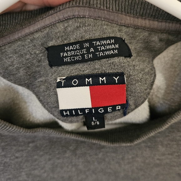 Tommy Hilfiger Embroidered Crew Neck Sweatshirt - Picture 6 of 6